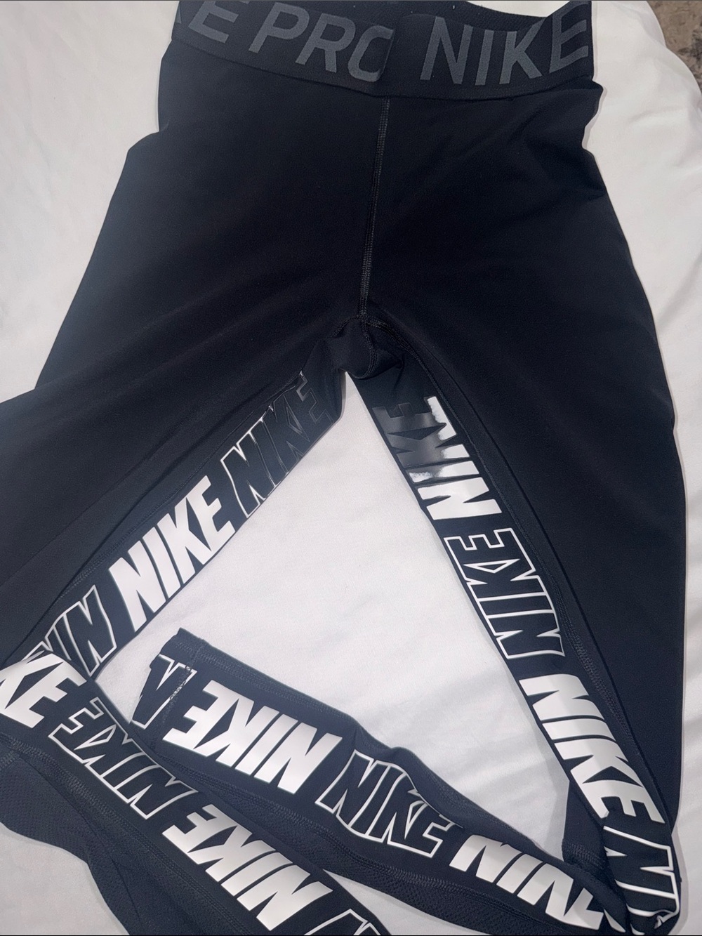 Women’s NikePro gym Leggings with White Logo. - Picture 6 of 8